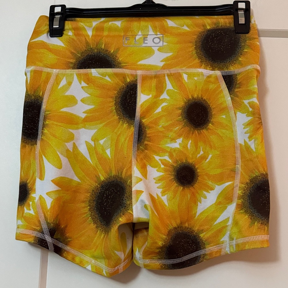 Fleo Women's Yellow Sunflower Bike Shorts